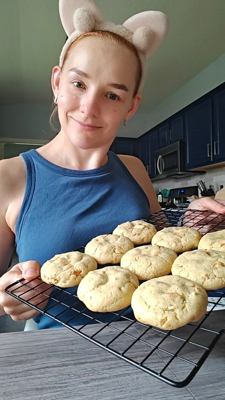 Mioko baking in her kitchen